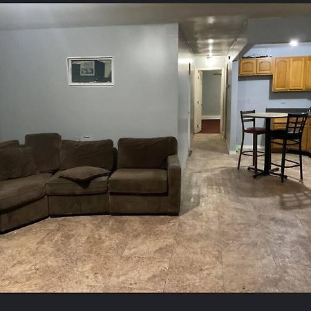 Room In A Beach House With King Size Bed In A Landlord Hosted Three Bedroom Apartment New York Exterior foto