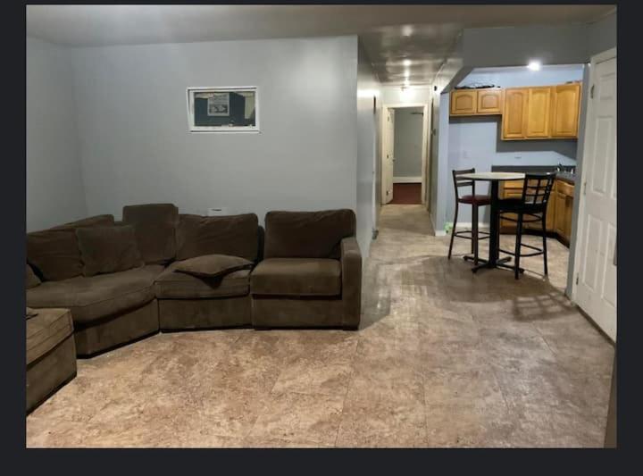 Room In A Beach House With King Size Bed In A Landlord Hosted Three Bedroom Apartment New York Exterior foto